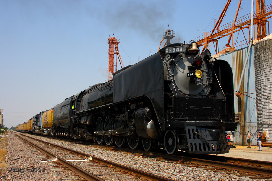 Southbound UP 844 - UP 1982 and The Little Rock Express Train